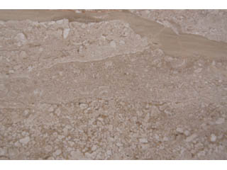 Materiał: breccia